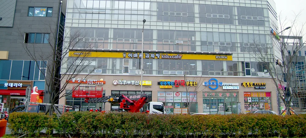 진주혁신도시점 매장 사진 1